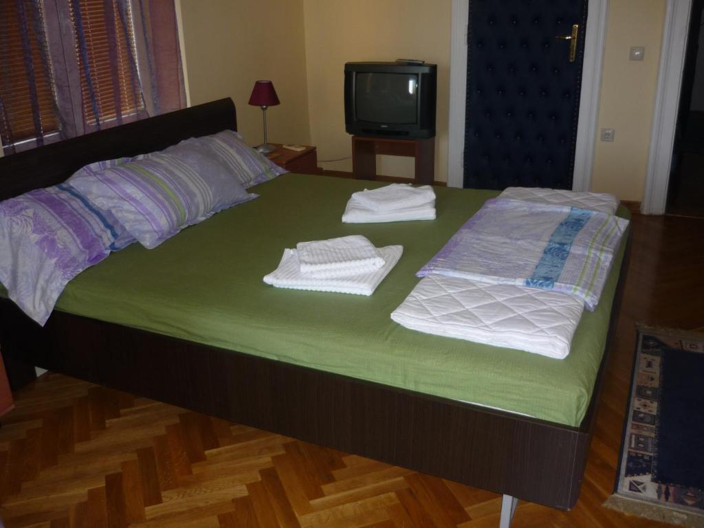 Hostel Parliament Belgrade Room photo