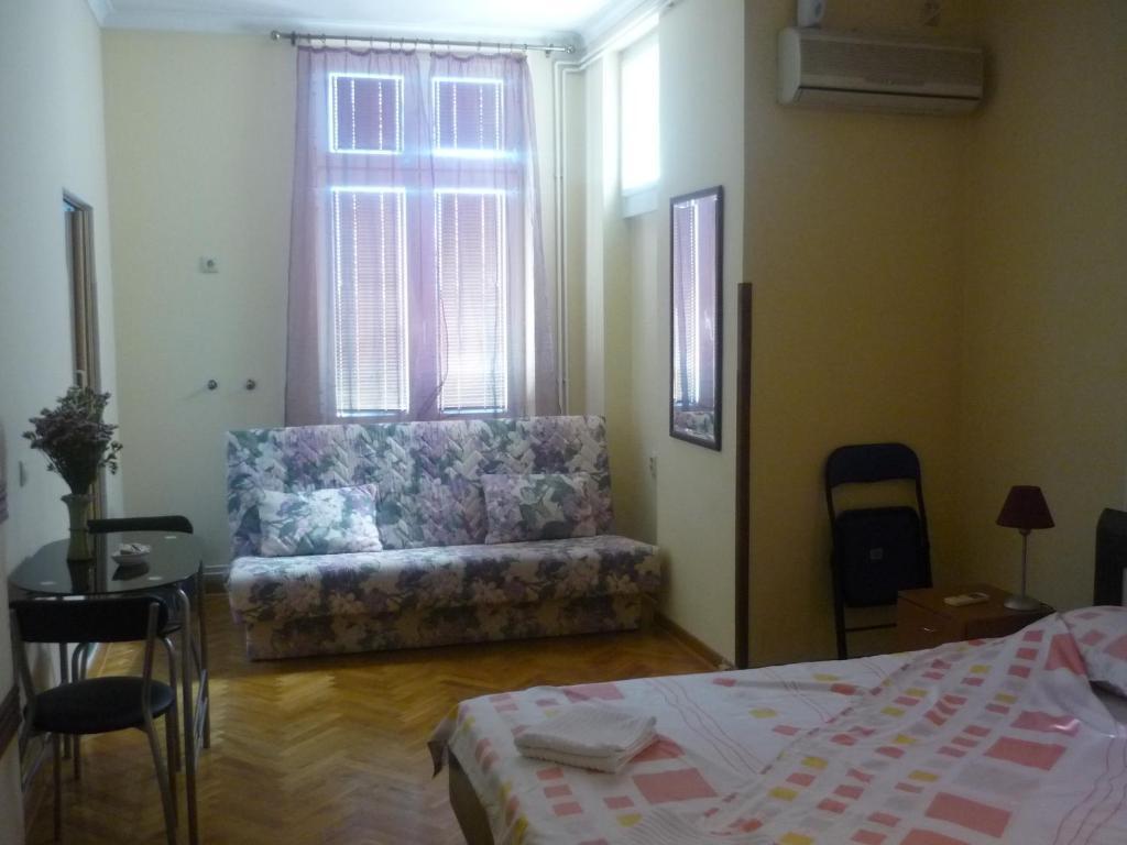 Hostel Parliament Belgrade Room photo